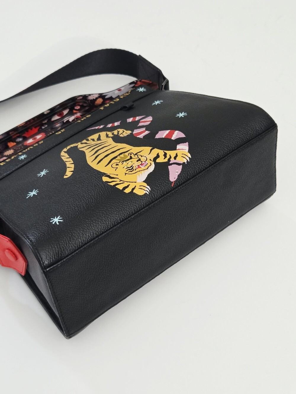 MIN & MON VALI LEATHER CROSSBODY BAG PLASTIC HANDLE - TIGER AND SNAKE PRINT - Picture 12 of 13